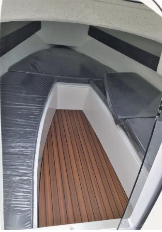 łódź QX 620 kabina