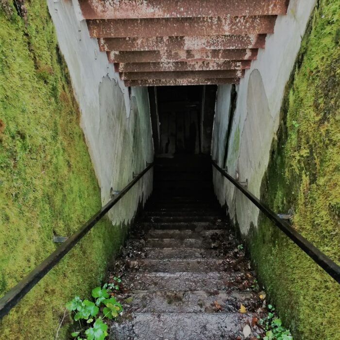podziemny tunel do bursztynowej komnaty Mamerki