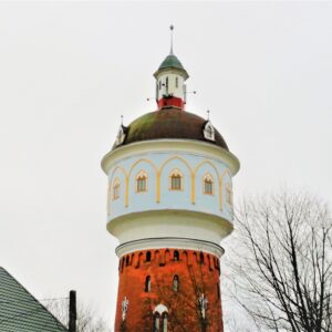 Taras widokowy oraz muzeum w wieży ciśnień jako atrakcja w Ełku